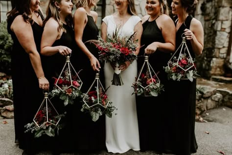 Dark Romantic Wedding, Witchy Wedding, Gothic Wedding Theme, Spooky Wedding, Witch Wedding, Dark Wedding Theme, Lush Wedding, Fall Wedding Photos, Halloween Themed Wedding