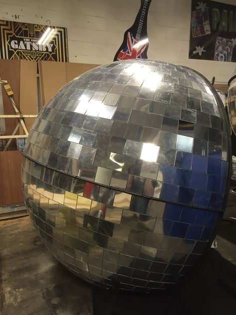 Giant disco glitter balls for a stage show. Diy Large Disco Ball, Blow Up Disco Ball, Big Disco Ball, Giant Disco Ball, Large Disco Ball, Disco Ball Installation, Graduation Dance, Huge Disco Ball, 8th Grade Graduation