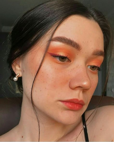 Eyeshadow Brown Eyes, Stile Kylie Jenner, Orange Eye Makeup, Make Up Gold, Maquillage On Fleek, Orange Eyeshadow, Orange Makeup, Hooded Eye Makeup, Beauty Make-up