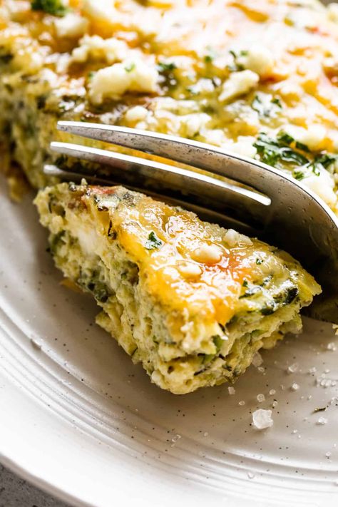 Savory, healthy Zucchini Egg Bake is the perfect easy breakfast, light lunch, brunch specialty, or vegetarian dinner! A satisfying blend of fresh veggies, whole eggs, feta cheese, and fragrant herbs. Egg Casserole Recipes Healthy, Healthy Vegetarian Casserole, Zucchini Egg Bake, Healthy Egg Casserole, Souffle Recipes Easy, Eggs Feta, Veggie Egg Bake, Mind Diet Recipes, Easy Breakfast Bake