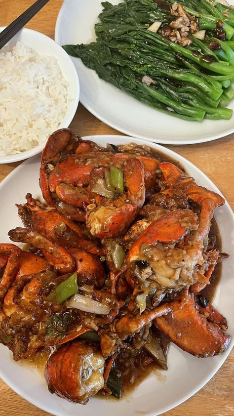 Cantonese Food Recipes | Cantonese style lobster with ginger, and scallions Cantonese Recipes, Chinese Cuisine Recipes, Real Chinese Food, Healthy Chinese Recipes, Scallions Recipes, Fried Lobster, Traditional Chinese Food, Seafood Lunch, Cantonese Food