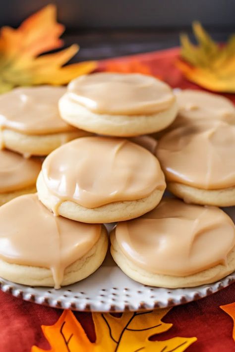 Maple Dessert Recipes, Fluffy Cookies, Maple Desserts, Maple Icing, Maple Recipes, Maple Cookies, Soft Sugar Cookies, Cookies Recipes Christmas, Cookie Desserts