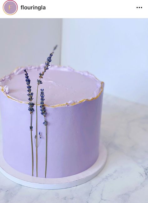 Purple Cake Ideas Birthday Simple, Lavender Birthday Party Ideas, Lavender Colour Cake, Lavender Birthday Cake, Lilac Cake, Simple Birthday Cake Designs, Cake Backdrops, Violet Cakes, Purple Wedding Cake