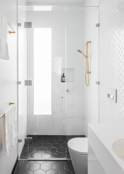 Condo Bathroom, Minimalist Bathroom Design, Small Bathroom Layout, Narrow Bathroom, Small Bathroom Makeover, Bad Inspiration, Bathroom Backsplash, Chic Bathrooms, Bathroom Layout