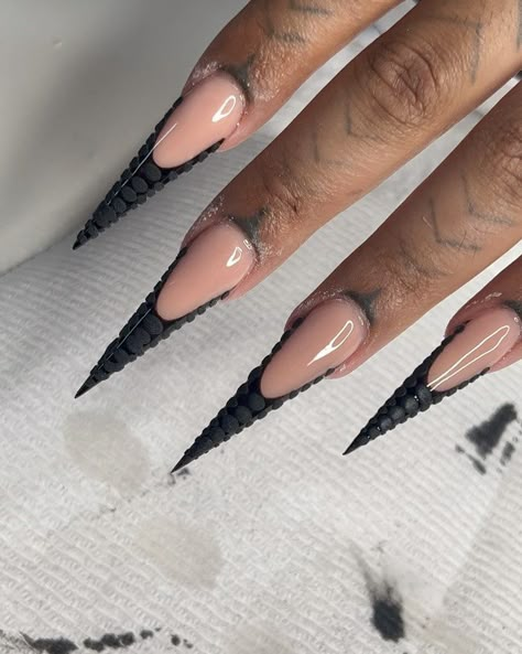 Acrylic Nails Stiletto, Stilleto Nails Designs, Classy Acrylic, Sharp Nails, Acrylic Toe Nails, Black Acrylic Nails, Drip Nails, Stiletto Nails Designs, French Tip Acrylic Nails