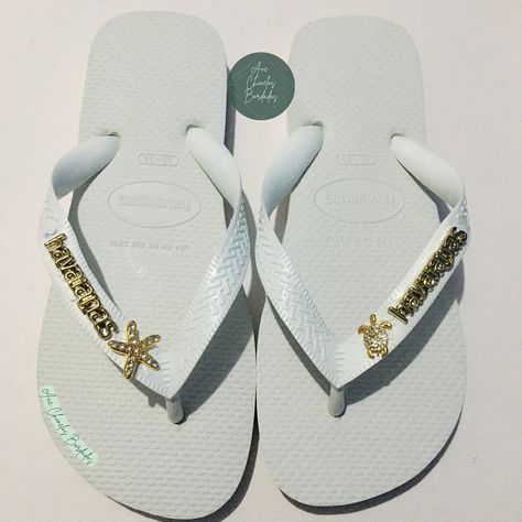 Basiquinhas 🌟 Femininos Masculinos Infantis Seus pés merecem o conforto e estilo das nossas havaianas bordadas Faça seu orçamento, enviamos para todo o Brasil 🇧🇷 WhatsApp (11)94836-3678 April 29, Shoe Game, Pastel, On Instagram, Instagram