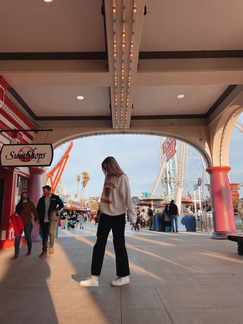 #california #ootd #aesthetic #santacruzboardwalk #santacruz #poses Santa Cruz California Outfit, Santa Cruz Aesthetic Outfit, Santa Cruz Aesthetic, Boardwalk Outfit, California Ootd, Summer Tattoo Ideas, Santa Cruz Boardwalk, Santa Cruz Beach Boardwalk, 2023 Moodboard