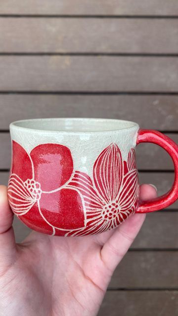 Flower Hacks, Ceramics Mug, Ceramic Cafe, Diy Pottery Painting, Beginner Pottery, Keramik Design, Handmade Mug, Painted Mugs, Mug Handmade