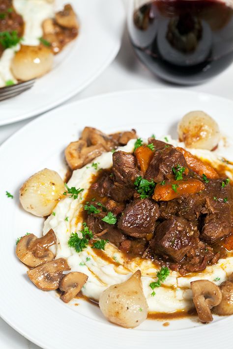 Julia's Beef Bourguignon and Garlic Mashed Potatoes | spachethespatula.com #recipe French Beef Stew, Garlic Mashed Potatoes, Garlic Mashed, Comfort Dishes, French Cooking, Beef Dinner, Jambalaya, Idee Pasto Sano, Julia Child