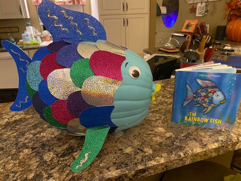 A storybook pumpkin basey off the rainbow fish Rainbow Fish Pumpkin, Literary Pumpkins, Fish Pumpkin, Pumpkin Book Report, Pumpkin Book Characters, Book Character Pumpkin, Book Pumpkins, Storybook Pumpkin, Book Character Pumpkins