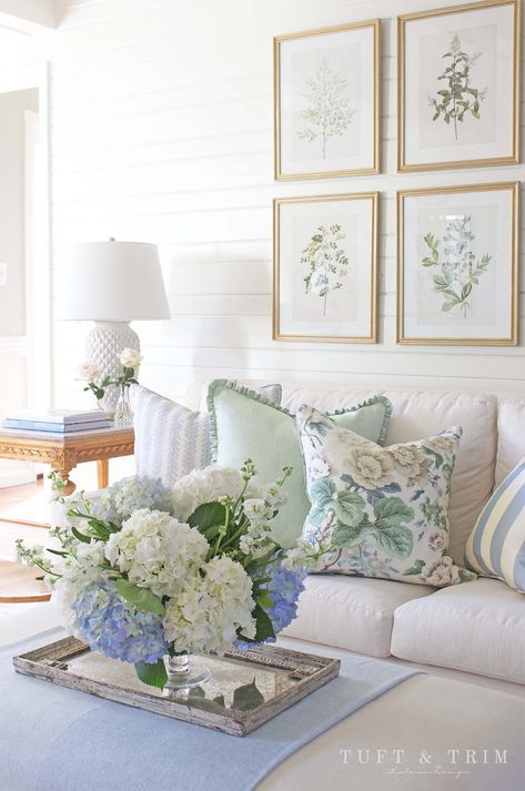 Creating an Elegant & Cozy Living Room with Tuft & Trim Interiors Blue And Green Living Room, Pastel Living Room, Blue And White Living Room, Spring Living Room, Home Decor Ideas Living Room, Coastal Living Rooms, Coastal Living Room, Bad Design, Ideas Living Room