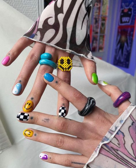 Smiley Face Nails, Designs On Nails, Nail Ideas For Summer, Best Summer Nails, Summer Nails Art, Summer Nails Ideas, Mens Nails, Retro Nails, Hippie Nails