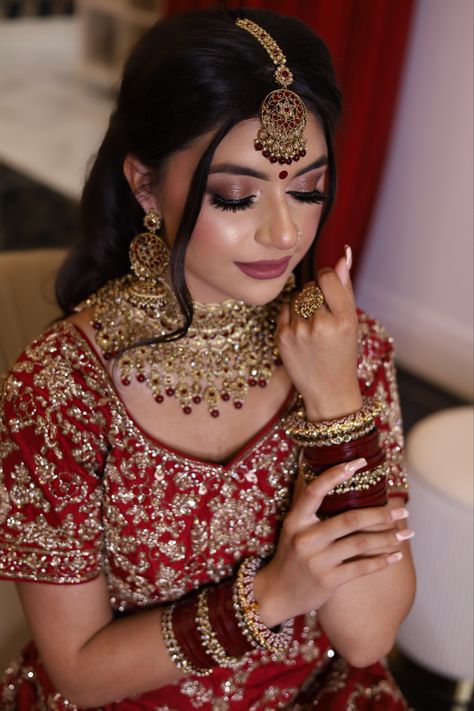 Bronze bridal makeup Punjabi Bridal Makeup Look, Punjabi Bride Makeup, Makeup For Reception, Indian Wedding Makeup Bridal Looks, Punjabi Bridal Makeup, Bronze Bridal Makeup, Punjabi Makeup, Appreciation Aesthetic, Indian Bride Poses