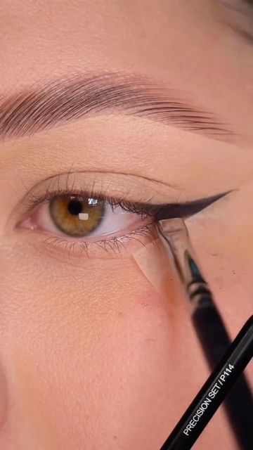 Teknik Makeup, Membentuk Alis, Eye Makeup Images, Prom Eye Makeup, Beginners Eye Makeup, Eye Makeup Techniques, Makeup Tutorial Eyeliner, Makeup Artist Tips, Smink Inspiration