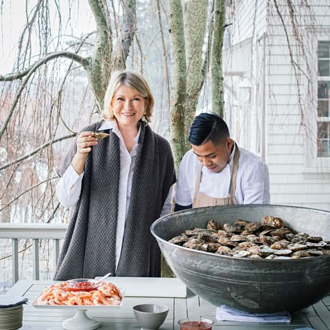 Martha's Favorite Christmas Brunch Staples Cottage Back Porch, Xmas Party Food, Eating Oysters, Martha Stewart Holiday, Martha Stewart Christmas, Seafood Party, Brick House Exterior, Kitchen Gift Ideas, Martha Stewart Home