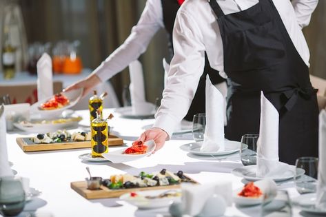 Photo waiter serving table in the restau... | Premium Photo #Freepik #photo #luxury-restaurant #banquet #catering #table-setting Indian Fine Dining, Luxury Catering, Catering Industry, Corporate Catering, Wedding Festivities, Catering Business, Menu Planners, Serving Table, Personal Chef