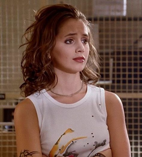 Buffy And Faith, Faith Lehane, Buffy Outfits, Buffy Vampire Slayer, Btvs Angel, Buffy The Vampire Slayer Angel, Lesbian Fashion, Nostalgia Aesthetic, Eliza Dushku