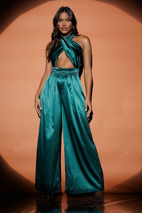 Emerald Green Jumpsuit, Jumpsuit Wide Leg, Satin Pants, Green Jumpsuit, Casual Spring Outfits, Spring Outfits 2022, 2022 Trends, Outfits 2022, Green Satin