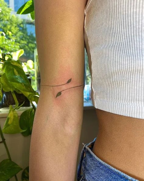 Earthy Tattoos, Cuff Tattoo, Simple Tattoo Designs, Petite Tattoos, Tattoos Geometric, Classy Tattoos, Simple Tattoo, Discreet Tattoos, Dainty Tattoos