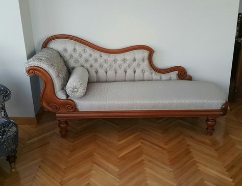 zendesign I interior İstanbul Setti Sofa Design, Kauch Sofa Design, Wooden Couch Design, Dewan Design, Diwan Sofa, Diwan Set, Classic House Interior Design, Divan Sofa, Bed Designs With Storage