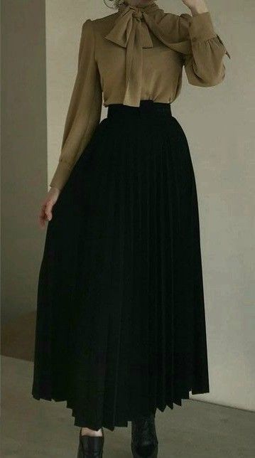 Old Fashioned Aesthetic Outfits, Dark Academia Fashion Skirt, Victorian Aesthetic Clothes, Vintage Gothic Outfits, Formal Clothes Aesthetic, Black Vintage Outfits, Old Fashion Dresses Vintage Classy, Dark Academia Skirt Outfit, Elegant Vintage Outfits