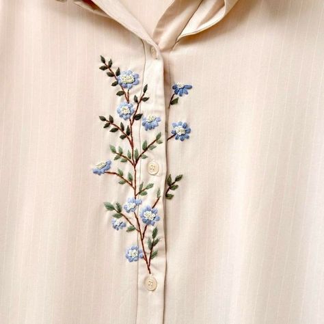 Embroidery Patterns For Kurtas, Flower Shirt Embroidery, Embroidery Kurtas Woman, Hand Embroidery Shirts For Women, Hand Embroidery Dress Simple, Shirt Embroidery Ideas Simple, Simple Embroidery Designs For Kurti, Hand Embroidery Designs For Kurti, Geometric Embroidery Patterns