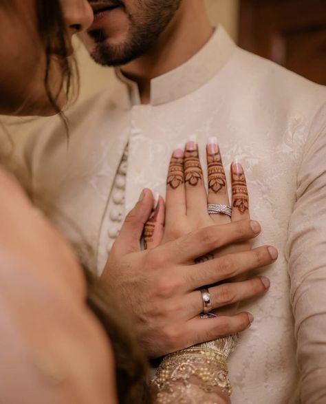 Wedding Poses Aesthetic, Engagement Couple Aesthetic, Engagement Couple Pics Indian, Indian Engagement Poses Photoshoot Ideas, Ring Ceremony Poses Couple, Nikah Shoot Ideas, Indian Wedding Shoot Poses, Nikkah Poses For Bride, Nikkah Photography Poses