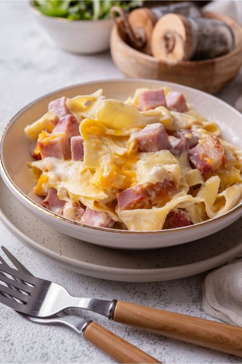 Ham And Egg Noodle Casserole, Ham And Noodle Casserole Recipes, Ham Noodle Casserole Recipes, Ham And Noodles Recipes, Ham Noodle Casserole, Ham And Noodles, Ham And Pasta, Ham And Cheese Casserole, Ham And Noodle Casserole