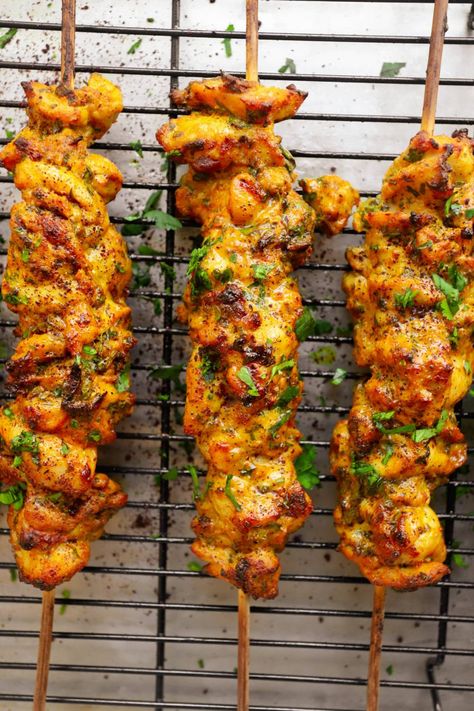 Chicken Skewers In Oven, Stuffed Pita, Cook Frozen Chicken, Chicken Skewer Recipe, Grilled Chicken Skewers, Cheesecake Cups, Doner Kebab, Nashville Hot, Skewer Recipes