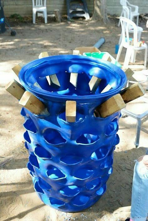 Plastic Drums, Hydroponic Farming, Vertical Garden Diy, Vegetable Garden Diy, Barrel Planter, Front Yard Landscaping Simple, Veg Garden, Front House Landscaping, Home Vegetable Garden