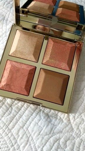 becca cosmetics khloe & malikka highlight blush palette, high end makeup, how to apply highlighter Makeup Asthetic Products, Makeup Products Video, Beauty Products Video, Cute Makeup Products, Cosmetics Video, Good Makeup Products, Best Makeup Palettes, Best Highlighter Makeup, Maquillage Kylie Jenner