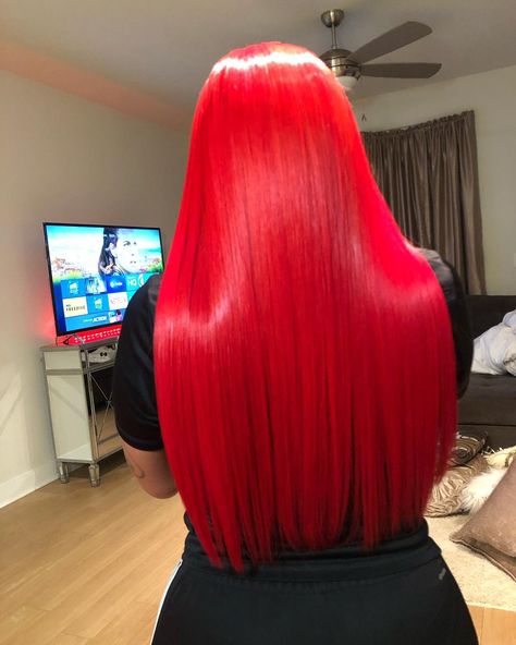 Red Hot Hair Color, Bright Red Hairstyles, Red Hair Color Bright, Vivid Red Hair Color, Bright Red Hair Ideas, Red Hair Bright, Bright Red Hair Dye, Bright Red Hair Color, Fire Red Hair