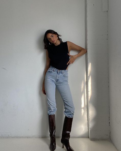 DEANA on Instagram: “Favorite kind of outfit” Aesthetic Boots, Ig Outfits, Outfits Of The Week, Dear Frances, Boots Luxury, Black Leggings Outfit, Effortlessly Chic Outfits, Fashion Influencer, Weekly Outfits