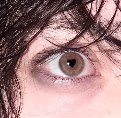 Heart Iris Eye, Heart Pupil Aesthetic, Heart Eyes Contacts, Heart Eye Pupil, Heart Pupil Contacts, Heart Shaped Pupils Aesthetic, Specific Features Shifting, Eyes With Heart Pupil, Specific Features Dr