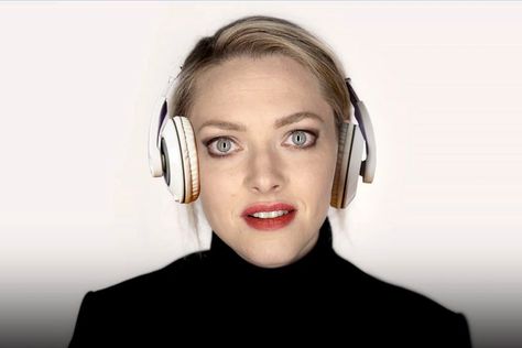 The Dropout is a show about how girlboss anthems will ruin your life. The Dropout, Elizabeth Holmes, Amanda Seyfried, Bill Gates, Lil Wayne, Silicon Valley, Steve Jobs, Katy Perry, In This Moment