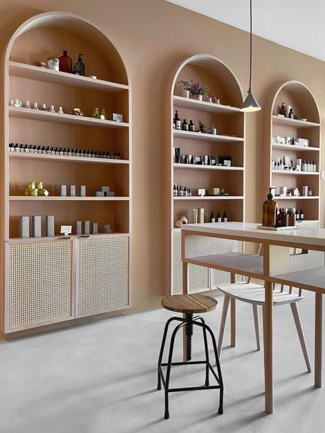 Salon Display Ideas Retail, Nail Store Interior Design, Beauty Store Interior, Beauty Center Design, Tinted Brows, Beauty Store Design, Retail Shop Design, Interior Design Store, Spa Interior Design