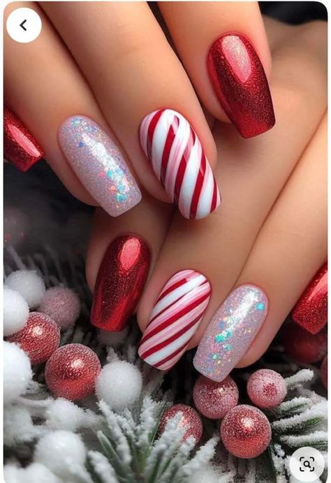 Holiday Nails Designs Christmas, Christmas Nail Designs Easy Short Nails, Red Nails For Holidays, Candy Cane Nails Almond Shape, Sparkly Candy Cane Nails, Christmas Nails Festive, December Nails Red And White, Red Candy Cane Christmas Nails, French Candy Cane Nails