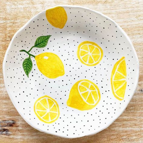 Sculpd | Pottery Reinvented on Instagram: “When life gives you lemons, make some lovely lemon inspired pottery 🍋☺️💛 Gorgeous painted plate by @meganalicep ! #sculpdit #sculpd…” Clay Cafe, Ceramic Cafe, Pottery Kit, Lemon Painting, Diy Pottery Painting, Painted Pots Diy, Pottery Painting Designs, Keramik Design, Diy Ceramic