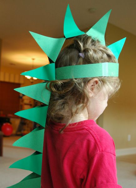 10 Simple, Fun & Crazy Hat Ideas Easy Construction Paper Crafts, Dragon Headband, Paper Dinosaur, Diy Garlands, Dinosaurs Preschool, Dinosaur Hat, Construction Paper Crafts, Dragon Crafts, Dinosaur Activities