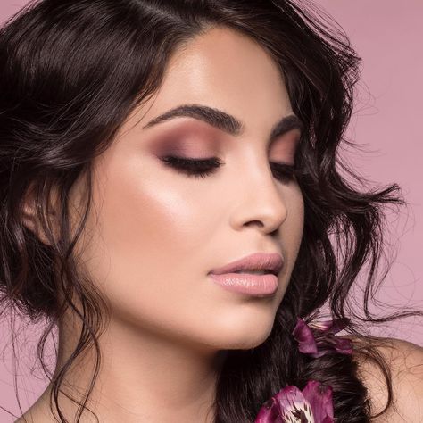 It’s a Mauvey look🌸 The Minimalist Mauve Eyeshadow Palette will launch tomorrow on our website, @naimies & @beautybaycom ! Hair 💆‍♀️:… Cool Toned Eyeshadow Palette, Burgundy Makeup Look, Wedding Make Up Inspiration, Christmas Makeup Simple, Mauve Eyeshadow, Mauve Makeup, Burgundy Makeup, Wedding Makeup Tutorial, Makeup Simple