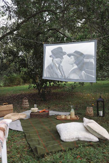 Outside Projector, Elope Party, Diy Projector Screen, Movie Night Birthday Party Ideas, Diy Outdoor Movie Screen, Outside Movie, Diy Projector, Portable Projector Screen, Movie Night Birthday