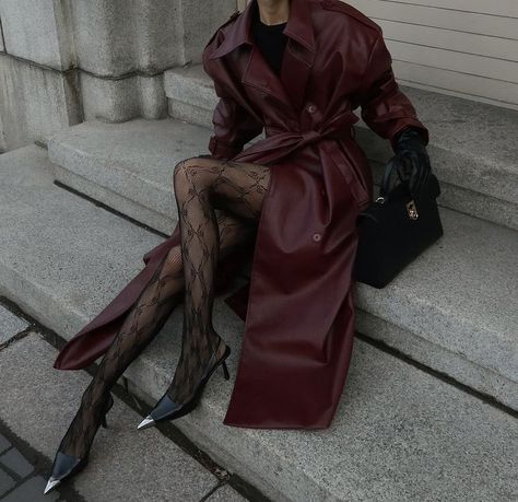 Burgundy Outfit, Dark Feminine Aesthetic, Feminine Aesthetic, Coat Outfits, Red Outfit, Looks Chic, Mode Inspiration, Outfits Casuales, Look Fashion