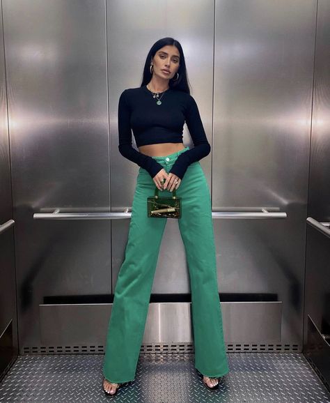 Green Jeans Outfit, Green Jeans, Causual Outfits, Green Pants, Outfit Aesthetic, Colourful Outfits, Looks Style, Outfit Casual, Outfits Casuales