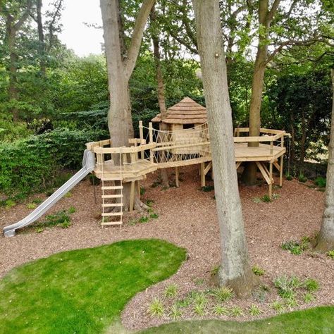 Tree House Playground, House Playground, Garden Tree House, Backyard Treehouse, Tree House Ideas, Treehouse Ideas, Rope Bridge, Tree House Plans, Tree Fort