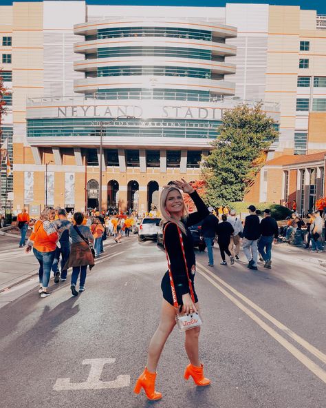 Game Day, Tennessee, Vols, Football, College, Sorority, UTK, #vols #tennessee Tennessee Vols Game Day Outfits, Tennessee Vols Football, Vols Football, College Tailgating, My Ideal Life, Tn Vols, Cute Picture Ideas, College Game Day, Football College