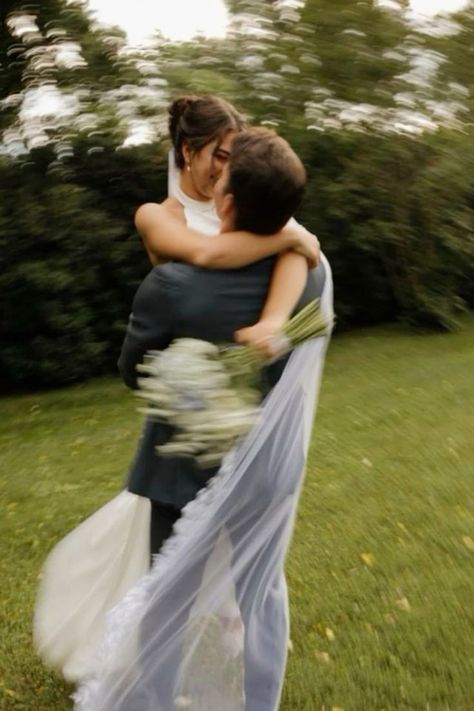 Fun Couple Wedding Photos, Self Wedding Photo, Wedding Day Pics Ideas, Fun Wedding Photos Bride And Groom, Overcast Wedding Photos, Motion Blur Wedding Photos, Wedding Shots Photography Photo Ideas, Wedding Inspired Pictures, Bride Photo Ideas Wedding Day