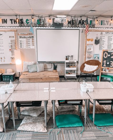 Classroom Organization Furniture, Teacher Area Setup, Portable Classroom Ideas, Small Classroom Decorating Ideas, Classroom Decor Amazon, Portable Classroom Setup Ideas, Amazon Classroom Decor, Portable Classroom Decor, Classroom Organization Elementary Layout