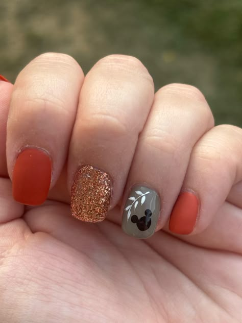 Mickey Mouse Fall Nails, Disney Halloween Manicure, Disney Fall Nails Design, Fall Mickey Nails, Thanksgiving Disney Nails, Disney Thanksgiving Nails, Mickey Pumpkin Nails, Fall Disney Nails, Disney Halloween Nails Design