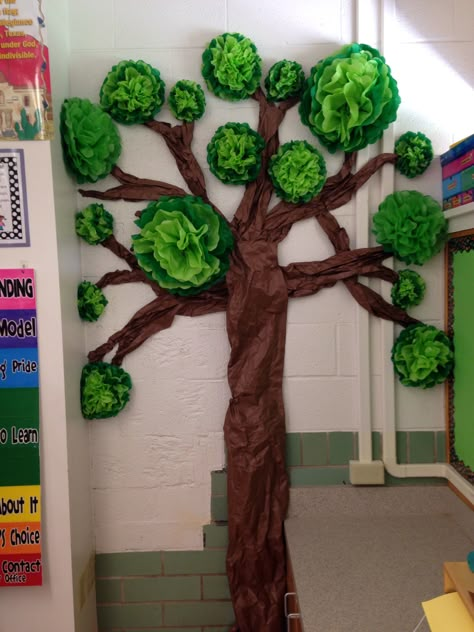 My Leader in Me classroom tree! Classroom Family Tree, Paper Tree Classroom, Classroom Tree, Book Corner, 3d Tree, Leader In Me, Diy Tree, Tree Artwork, Paper Tree