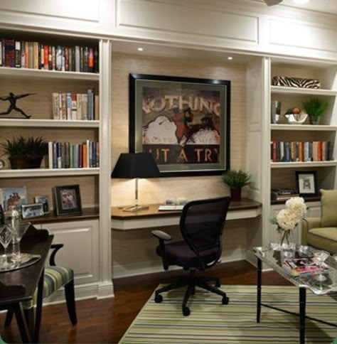 15 Small Home Libraries That Make a Big Impact Small Home Libraries, Desk Nook, Office Built Ins, Home Office Library, Desk Inspiration, Real Estat, Home Library Design, Office Area, Office Library